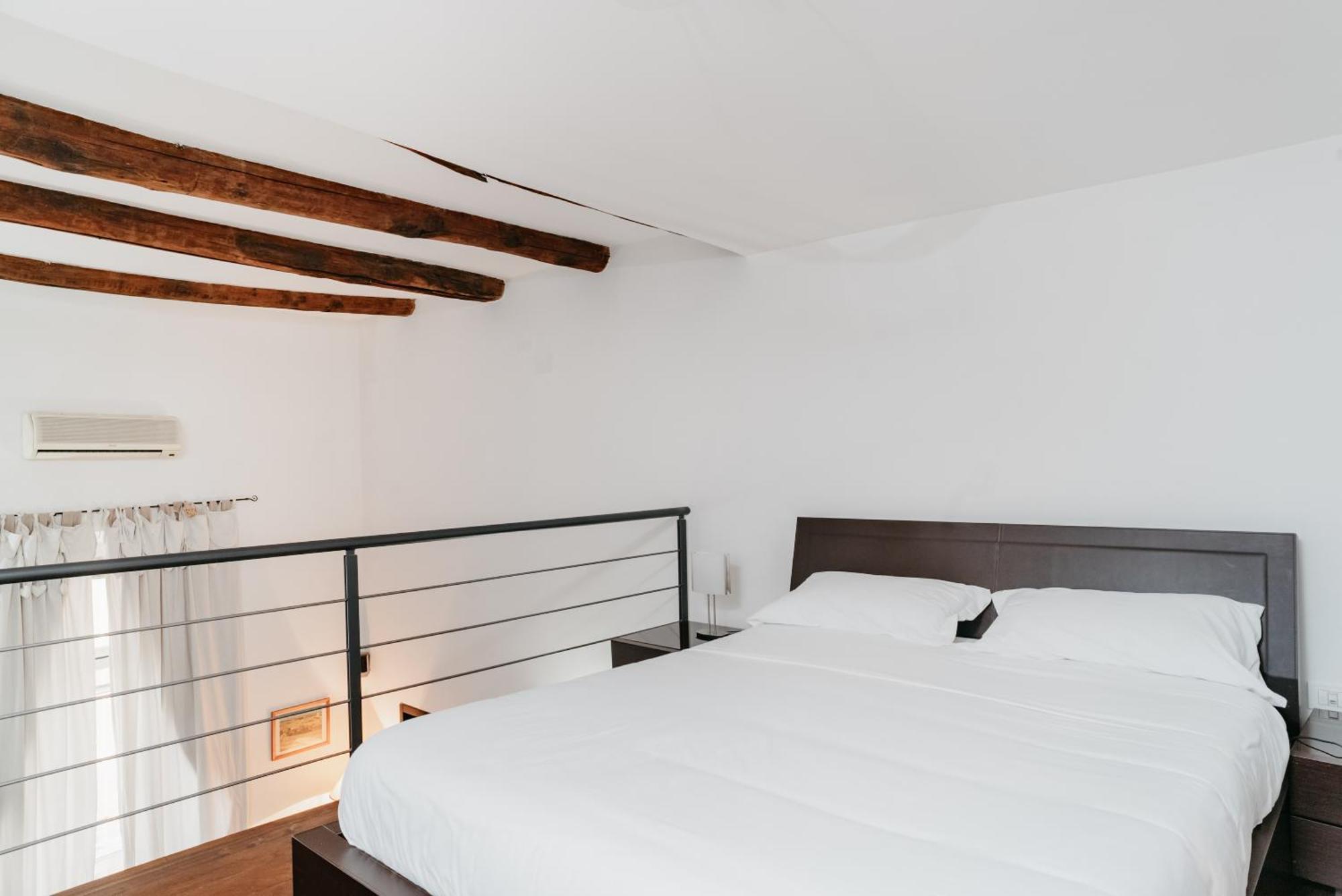 Апартаменты La Casa Dell' Avvocato - Centro Неаполь Экстерьер фото