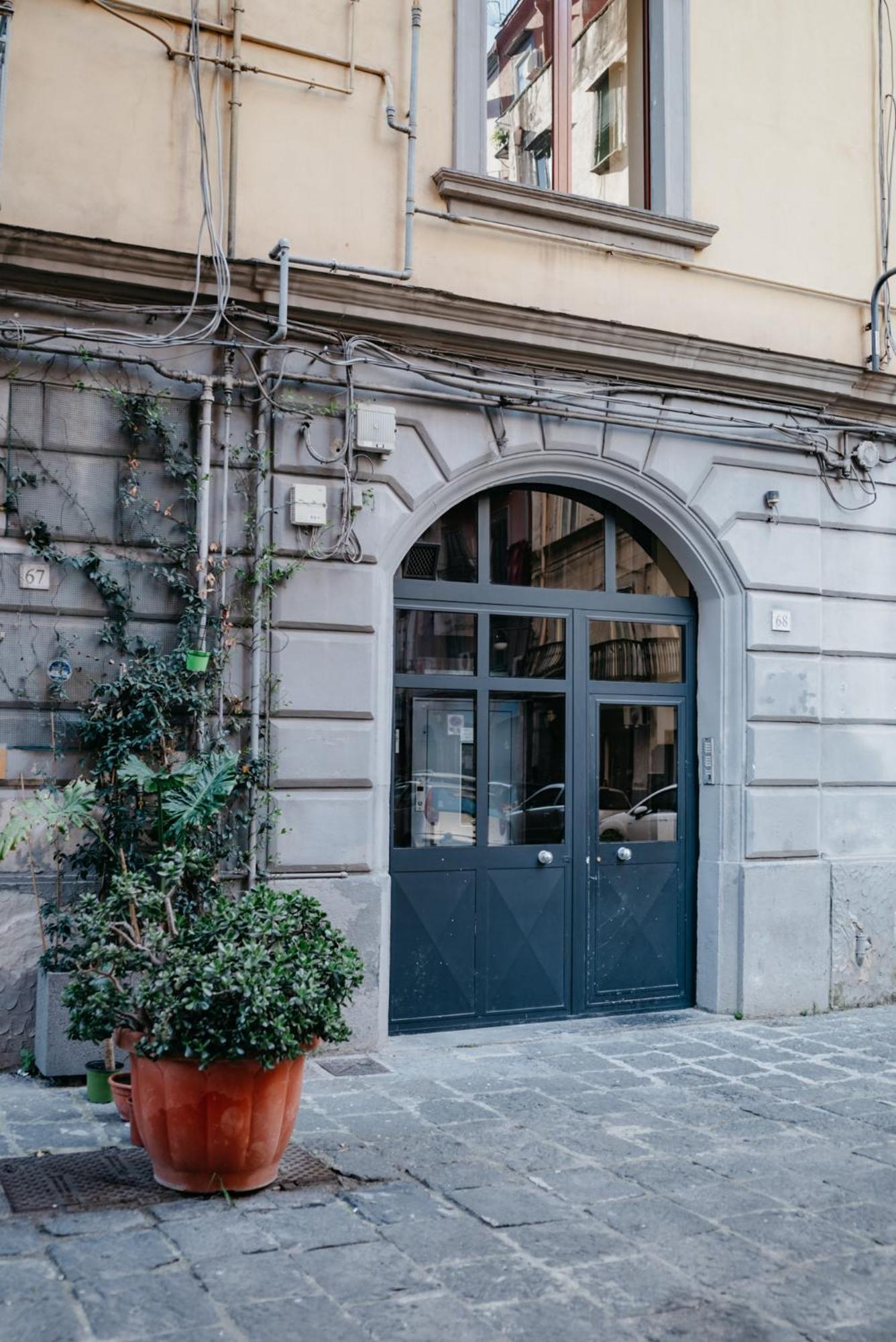 Апартаменты La Casa Dell' Avvocato - Centro Неаполь Экстерьер фото